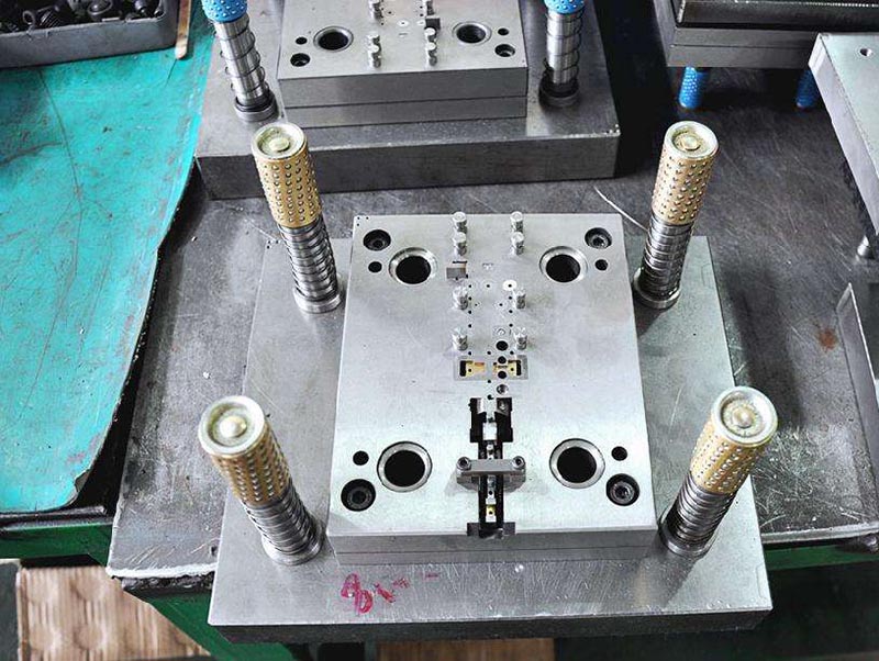 屯昌模具制造-01